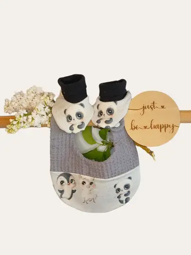 Chaussons et bavoir panda